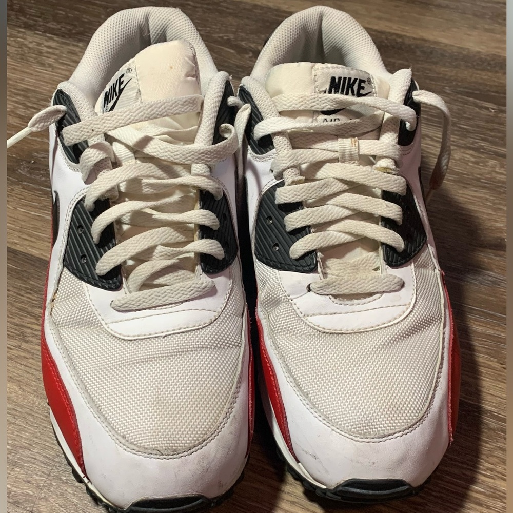 Nike White Black Red Low-Top Athletic Sneakers